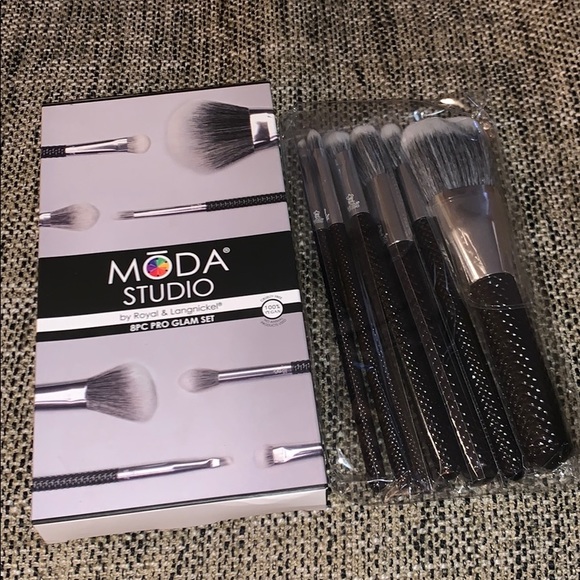 Moda Other - Moda Studio 8 Piece Brush Set NWT Moda Other - Moda Studio 8 Piece Brush Set NWT